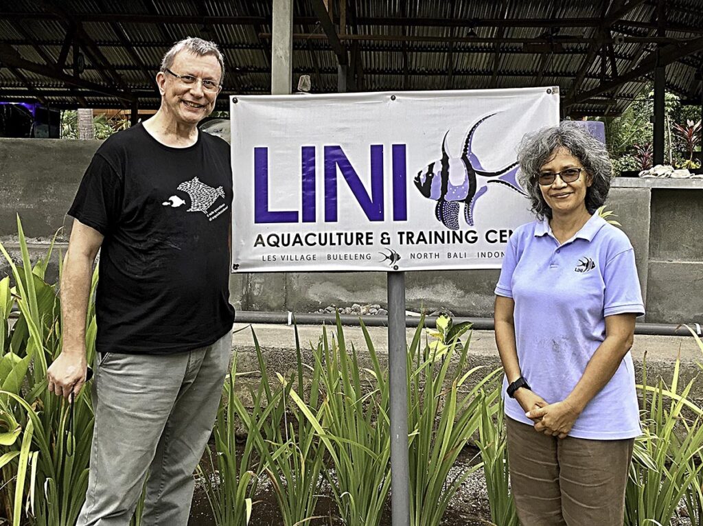 An important part of fighting for a sustainable aquarium trade is to have conservation interests close at heart. Among the many organizations, Svein Fosså collaborates with is LINI in Bali, Indonesia. To the right is LINI’s founder and CEO, Gayatri Reksodihardjo-Lilley.